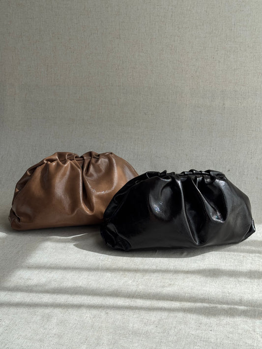 Pochette Claudia - lucido, misura grande, tracolla lunga