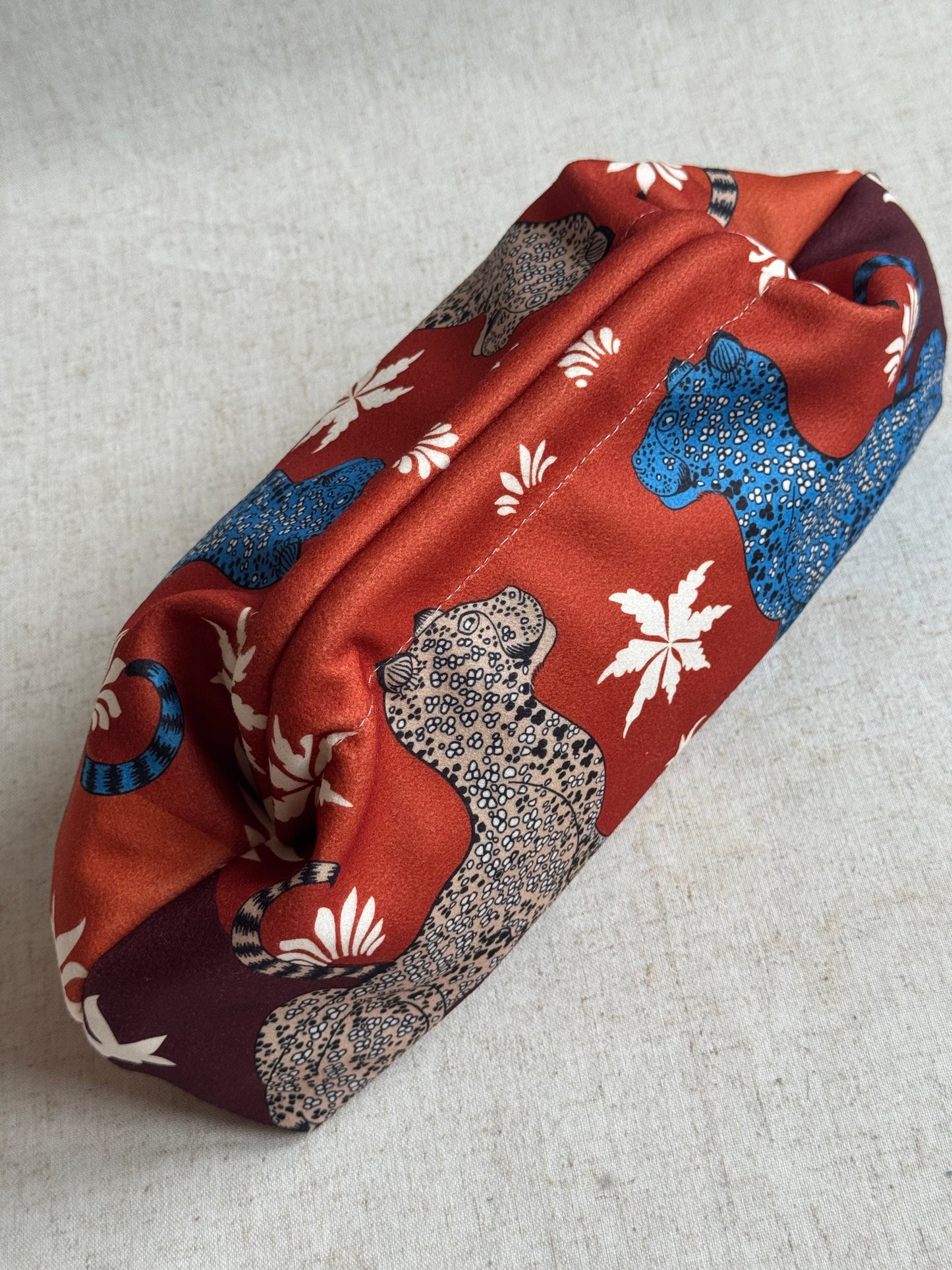 pochette Sicilia - stampa leopardi, con tracolla in catena