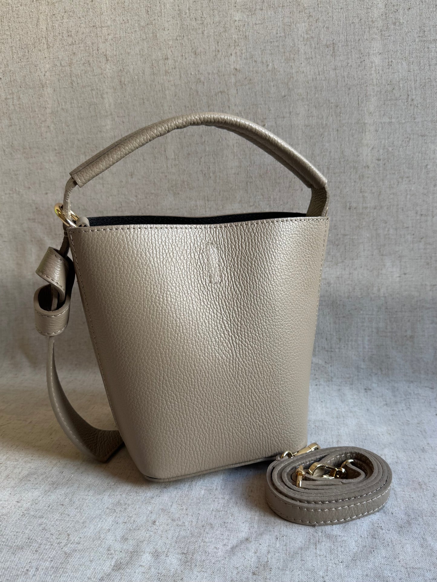 Borsa secchiello Vittoria - con tracolla lunga e pochette