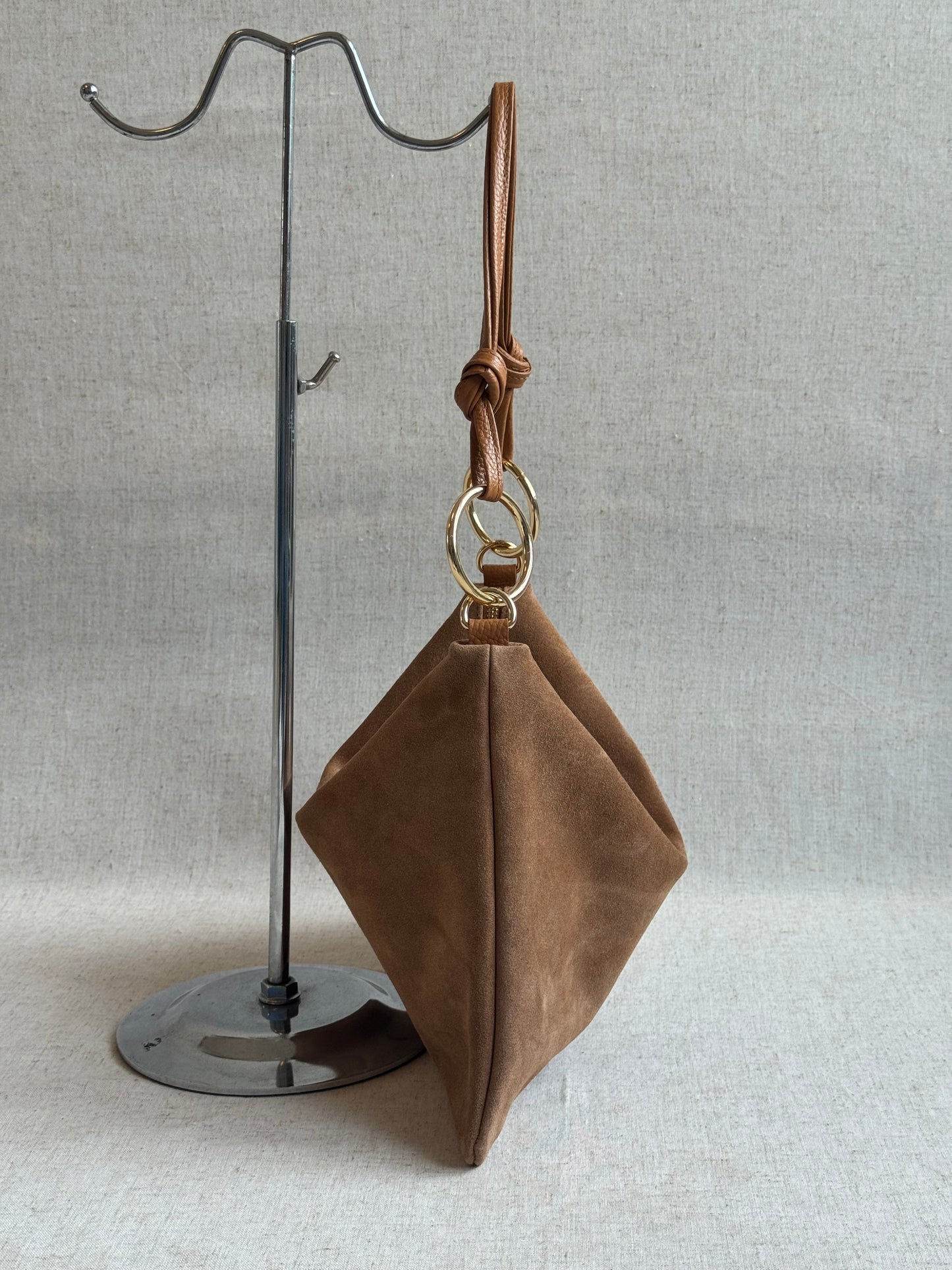 Borsa a spalla Agata camoscio - misura grande, con tracolla lunga