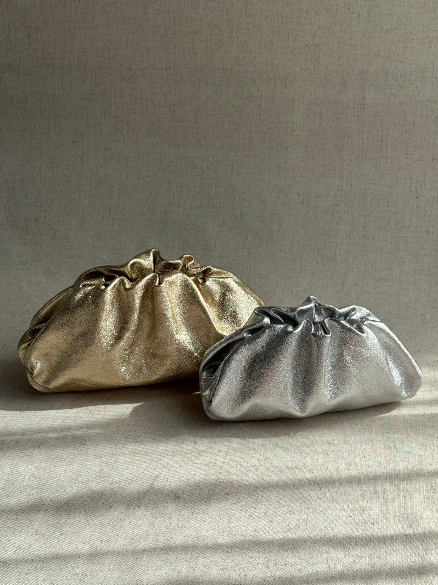 pochette Claudia - laminato, misura media, con tracolla lunga