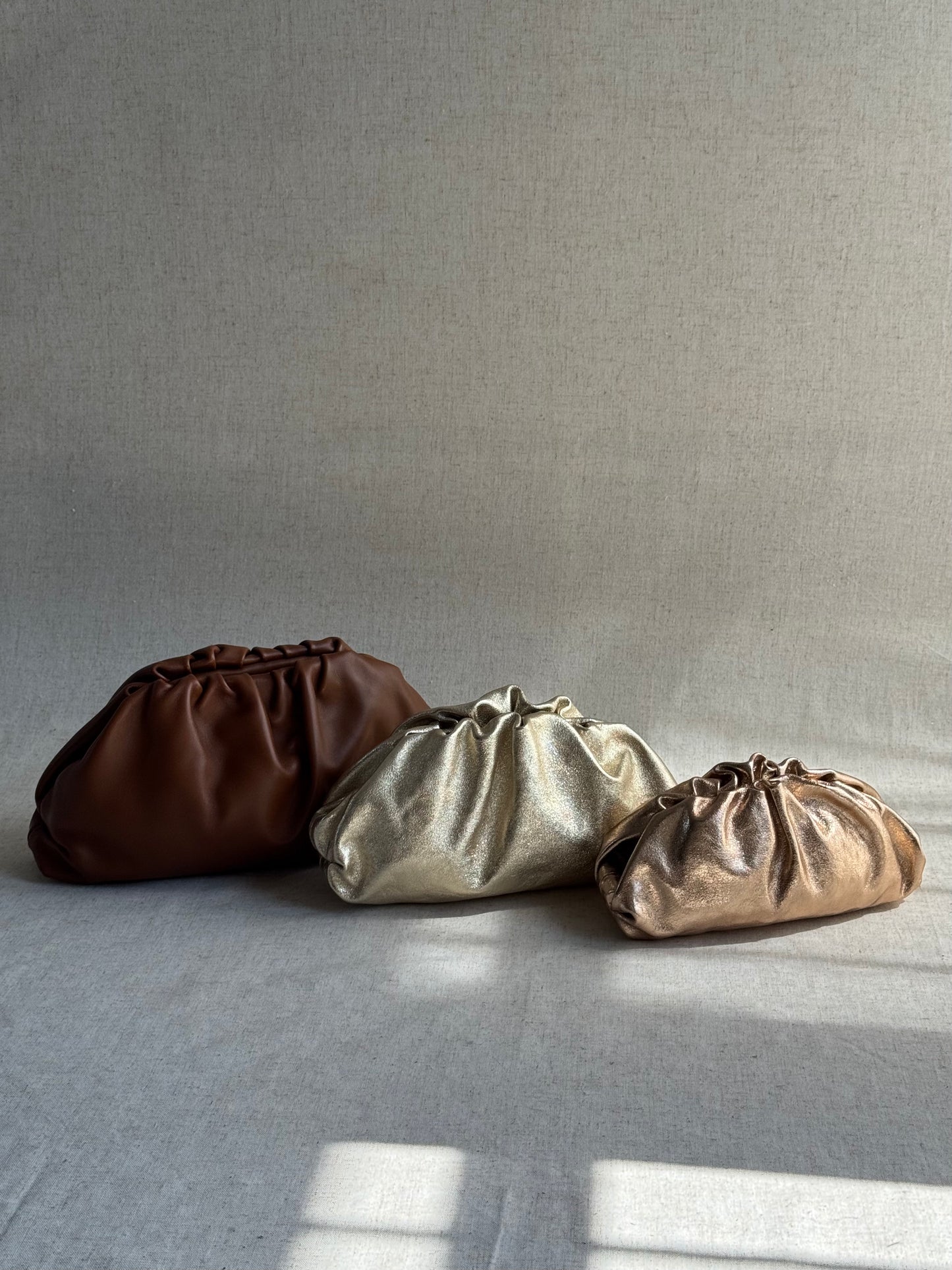 Pochette Claudia - laminato, misura piccola, tracolla in catena